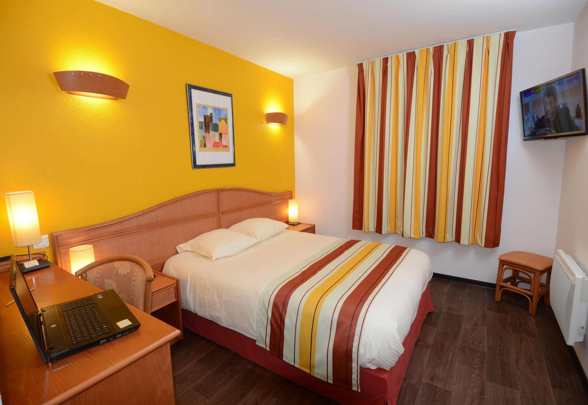 B&B Hotel Strasbourg Aeroport Holtzheim Dış mekan fotoğraf
