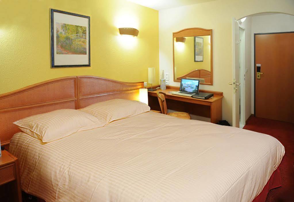 B&B Hotel Strasbourg Aeroport Holtzheim Dış mekan fotoğraf